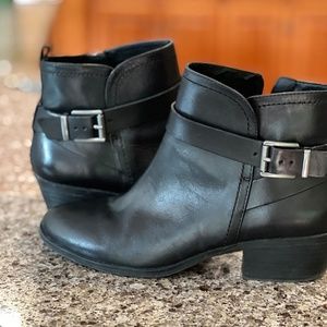 Vince Camuto Black  Booties VP Peamer Leather Sz 7.5